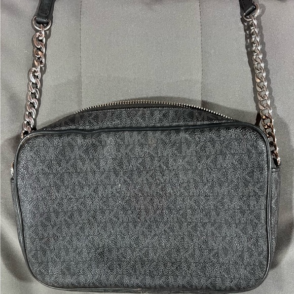 Crossbody Michael Kors purse - Picture 2 of 3